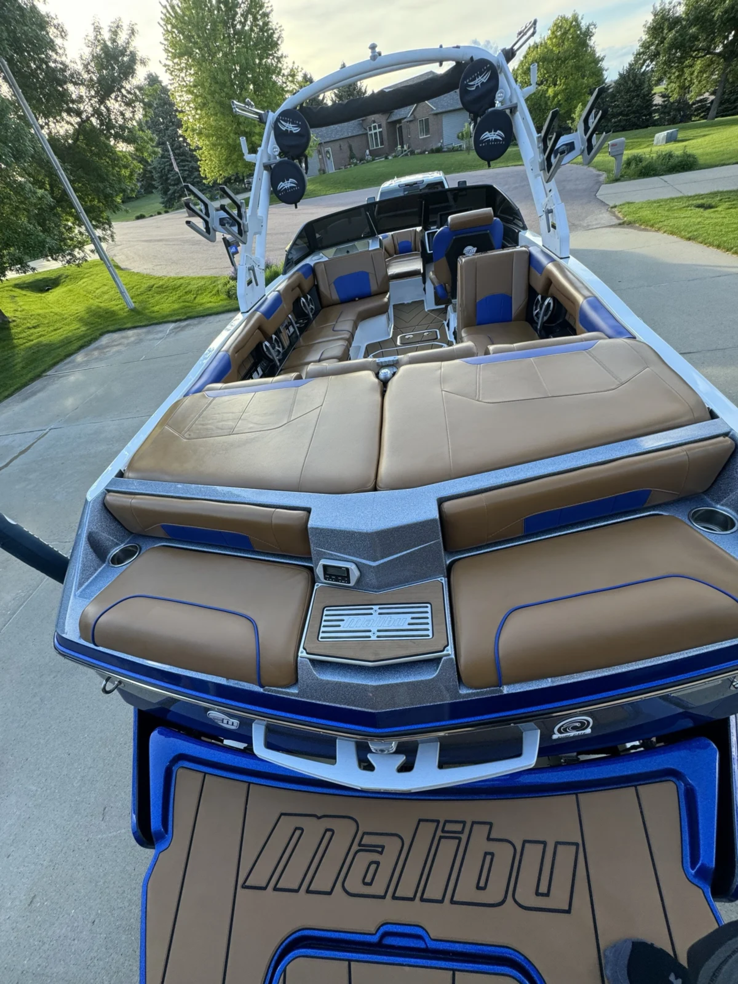 2020 Malibu Wakesetter 25 LSV - Monsoon 550 Supercharged, Stern Thruster, 273 hrs