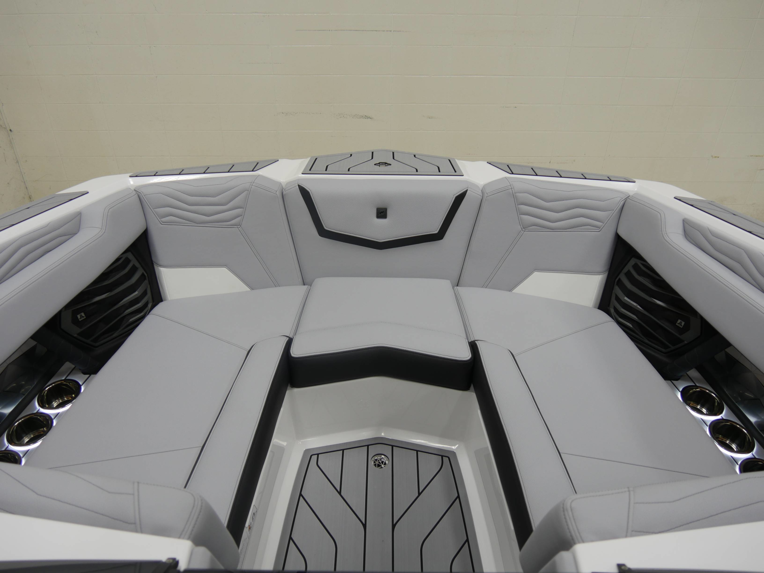 2025 Nautique G21