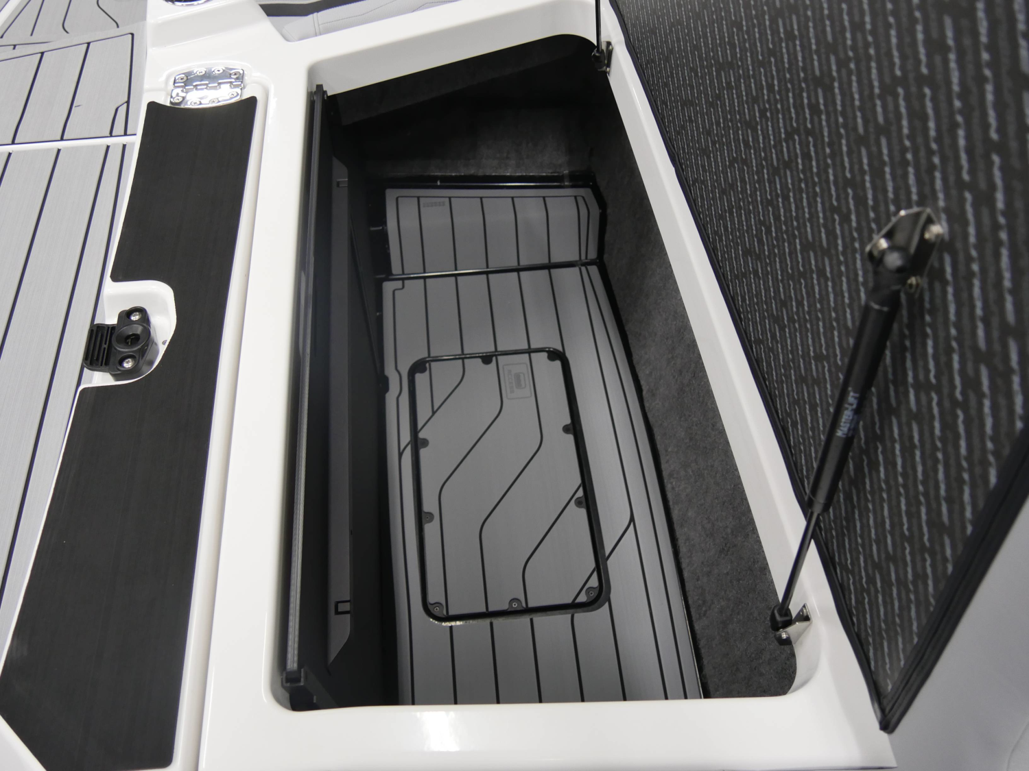 2025 Nautique G21