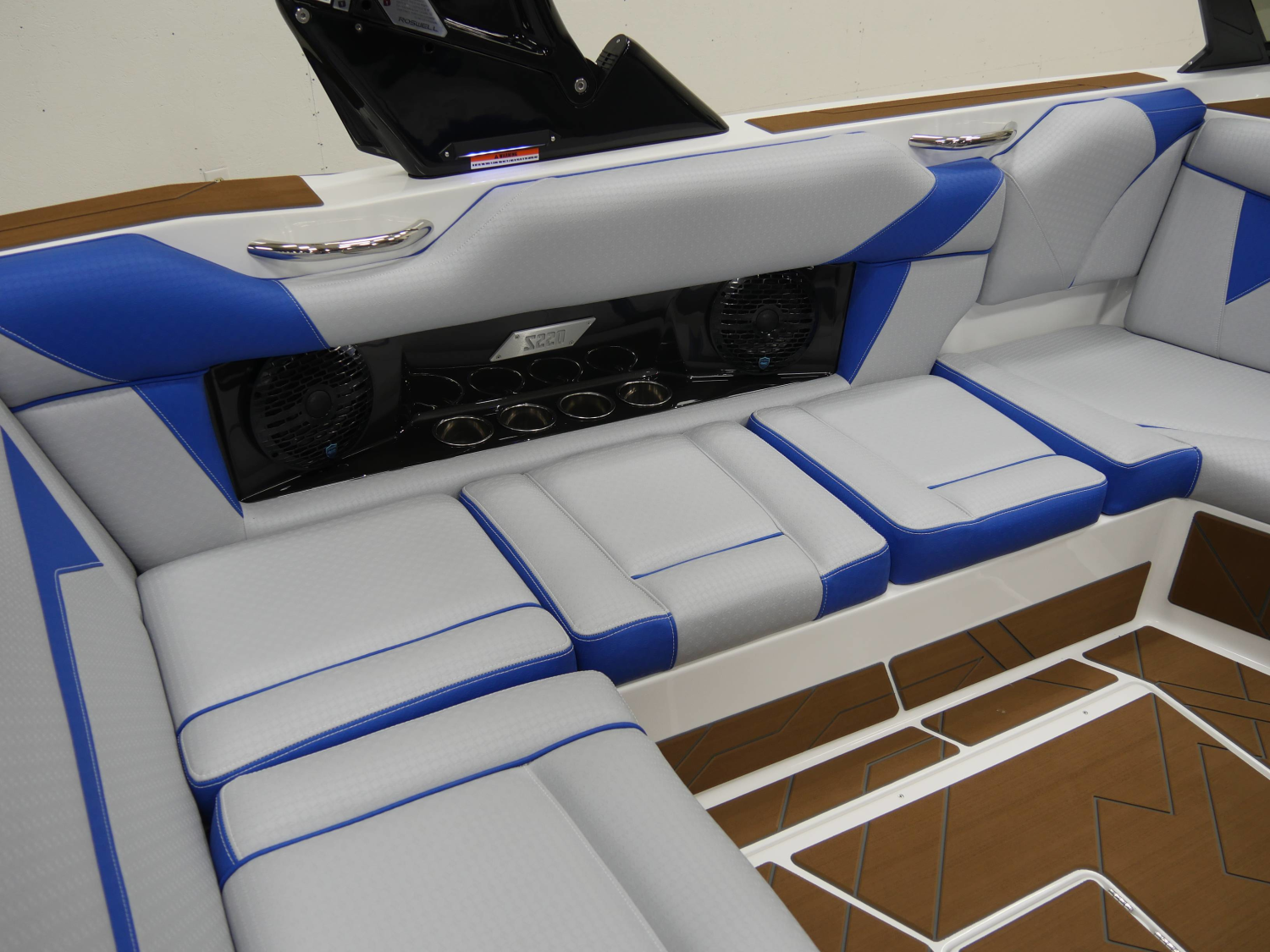 2025 Supreme S220