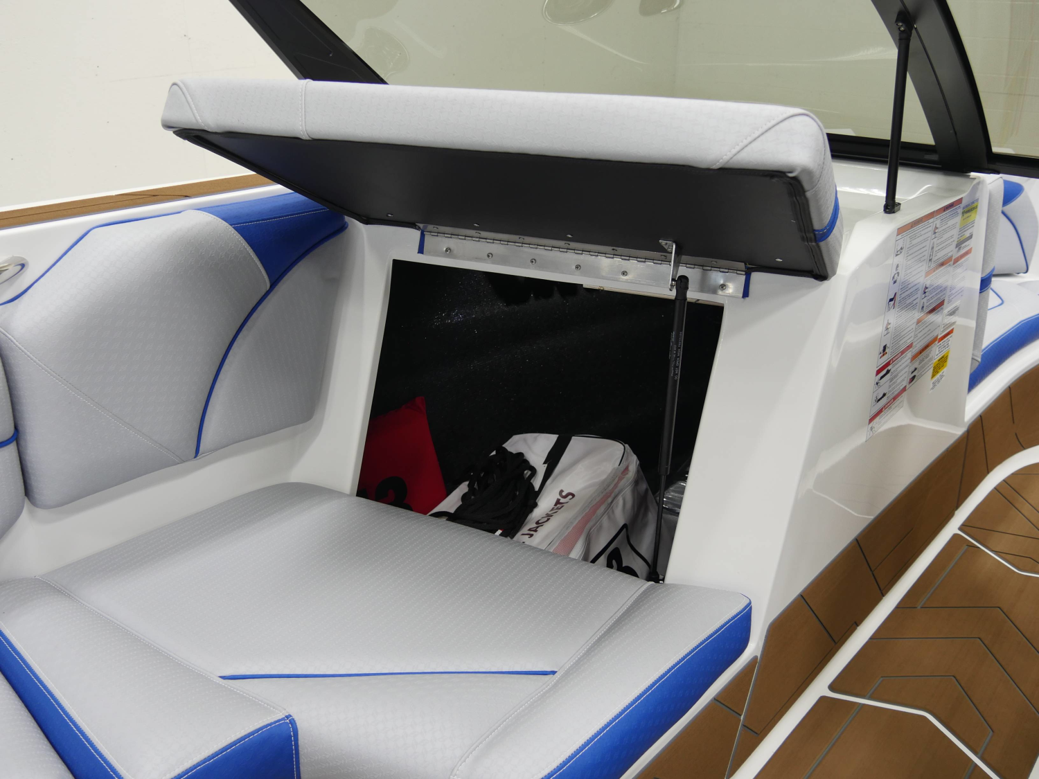 2025 Supreme S220