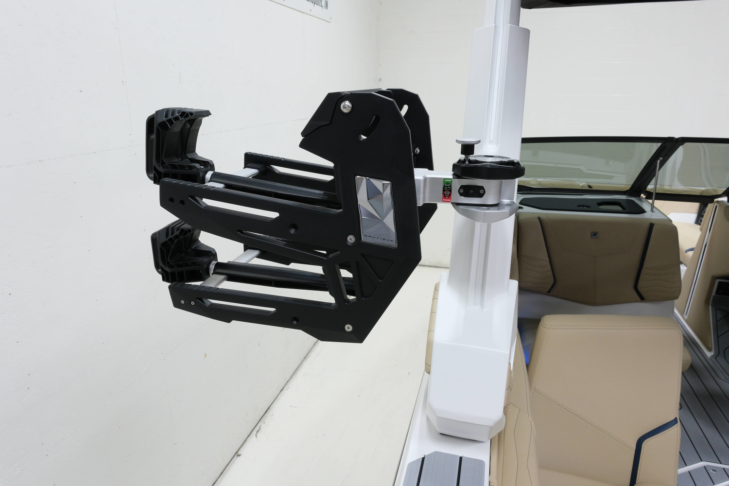 2027 Nautique G25