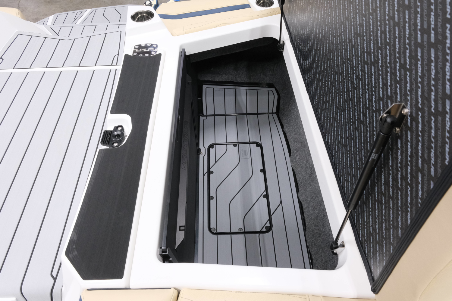 2027 Nautique G25