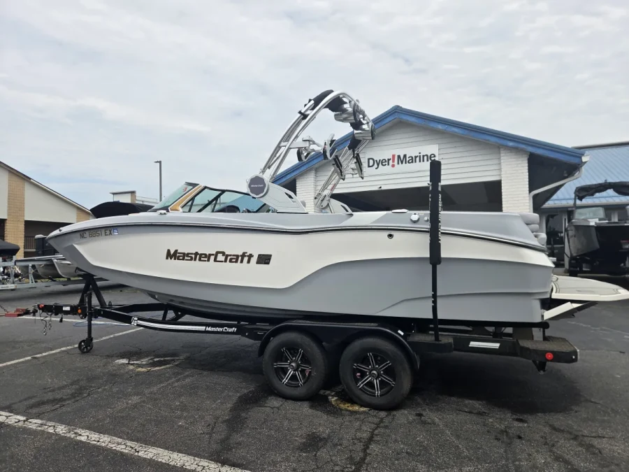 2022-mastercraft-xt22-146137-image1.webp