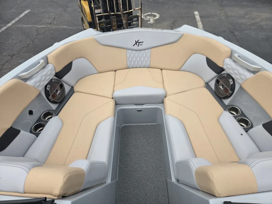 2022-mastercraft-xt22-146137-image6.webp