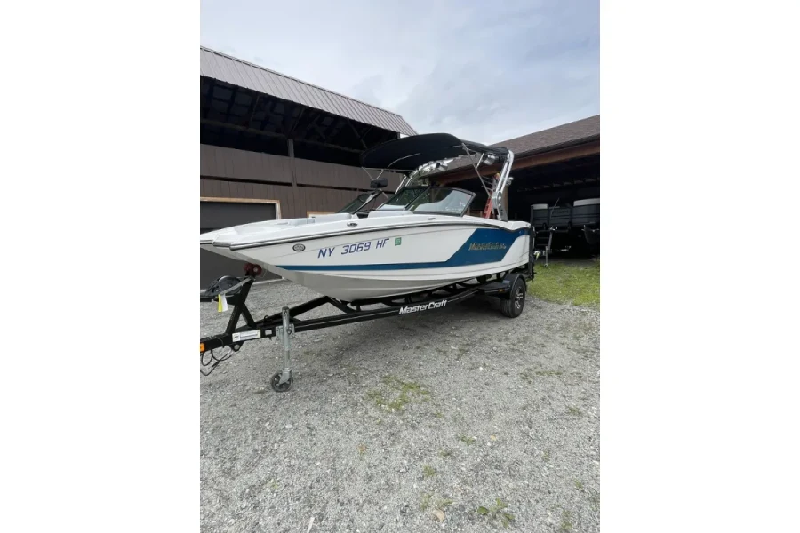 2019-mastercraft-nxt20-146138-image1.webp