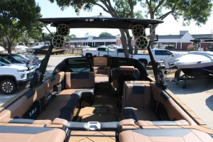2022 Malibu 25 LSV Icon