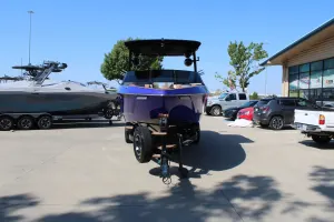 2022 Malibu 25 LSV Icon
