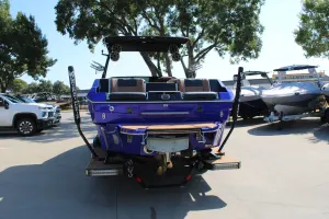 2022 Malibu 25 LSV Icon