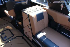 2022 Malibu 25 LSV Icon