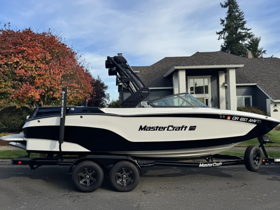 2023-mastercraft-xt22-146160-image1.webp