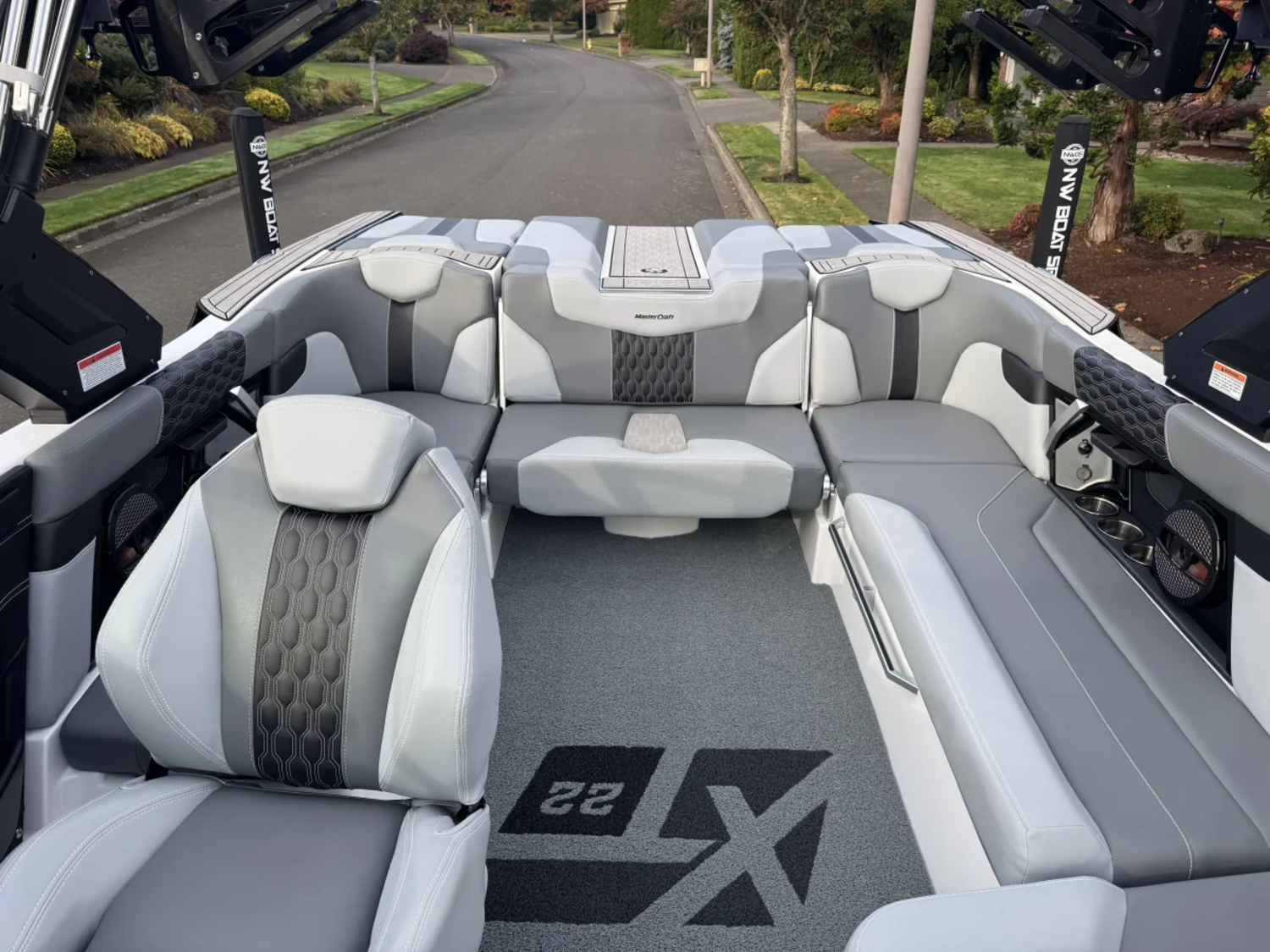 2023 MasterCraft XT22 