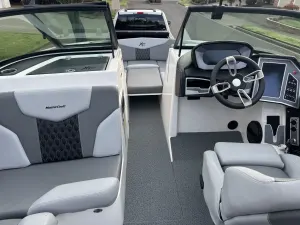 2023-mastercraft-xt22-146160-image6.webp