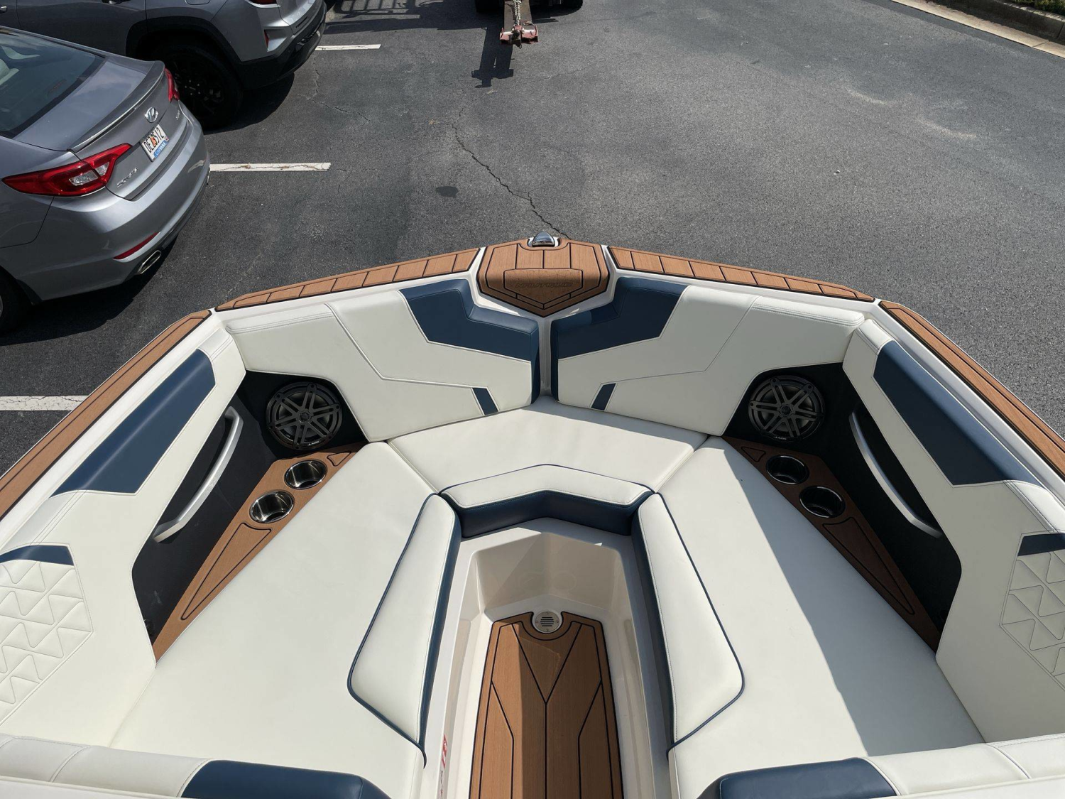 2027 Nautique GS22