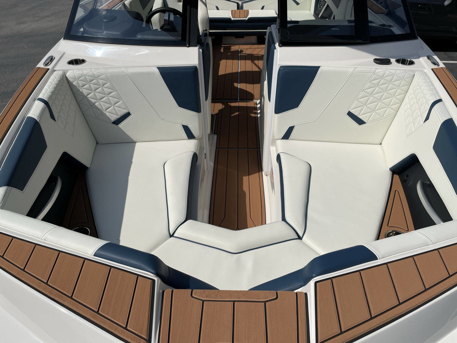 2027 Nautique GS22