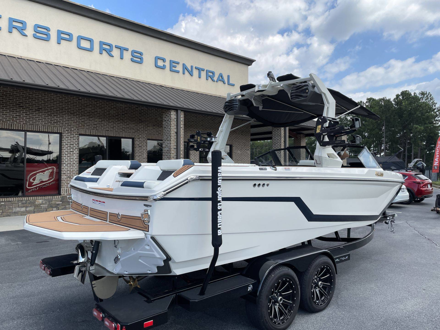 2027 Nautique GS22