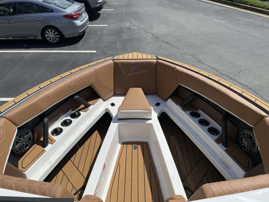 2027-nautique-s25-146172-image15