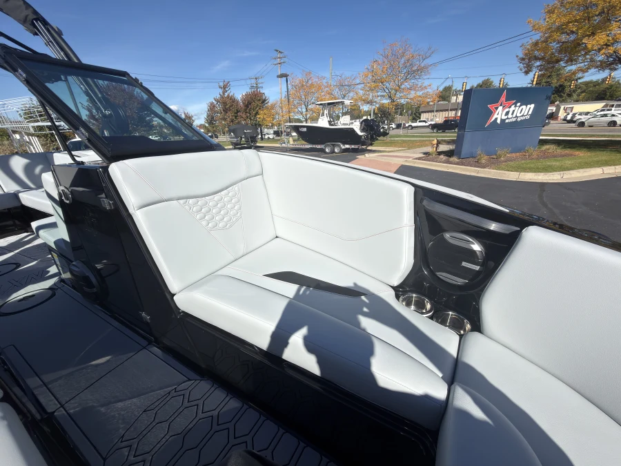 2027-mastercraft-nxt23-146197-image10