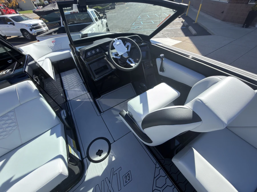 2027-mastercraft-nxt23-146197-image6