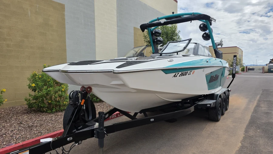 2021-malibu-wakesetter-24-mxz-146205-image2