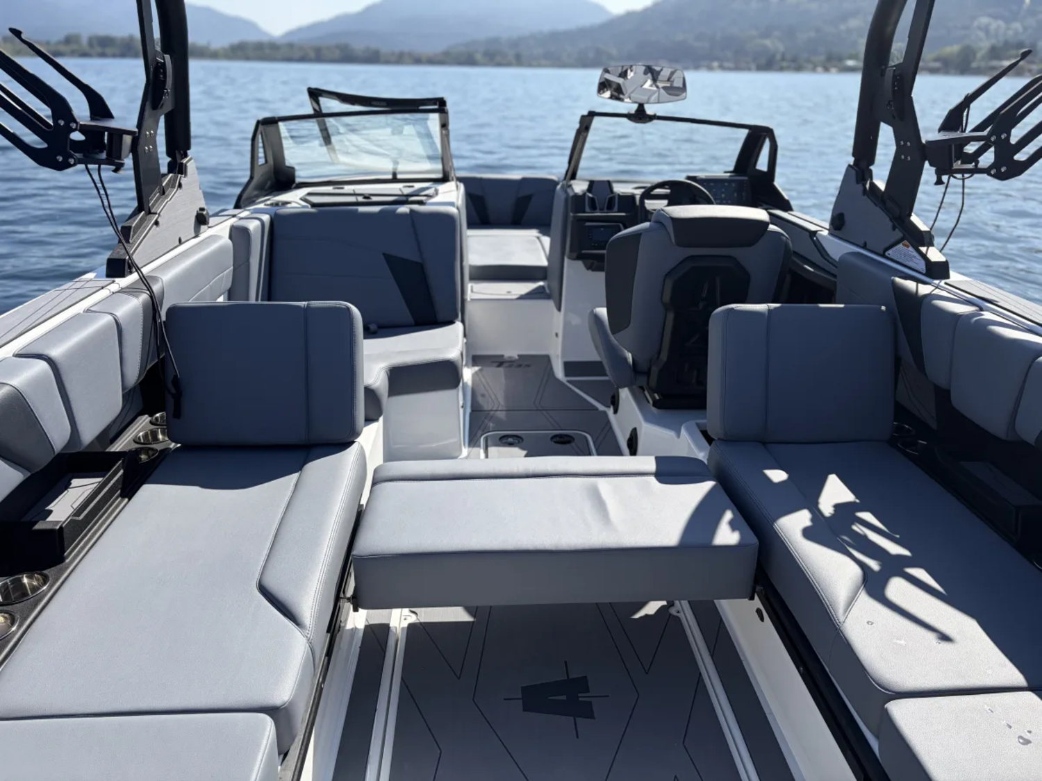  2027 Axis Wake Research T235