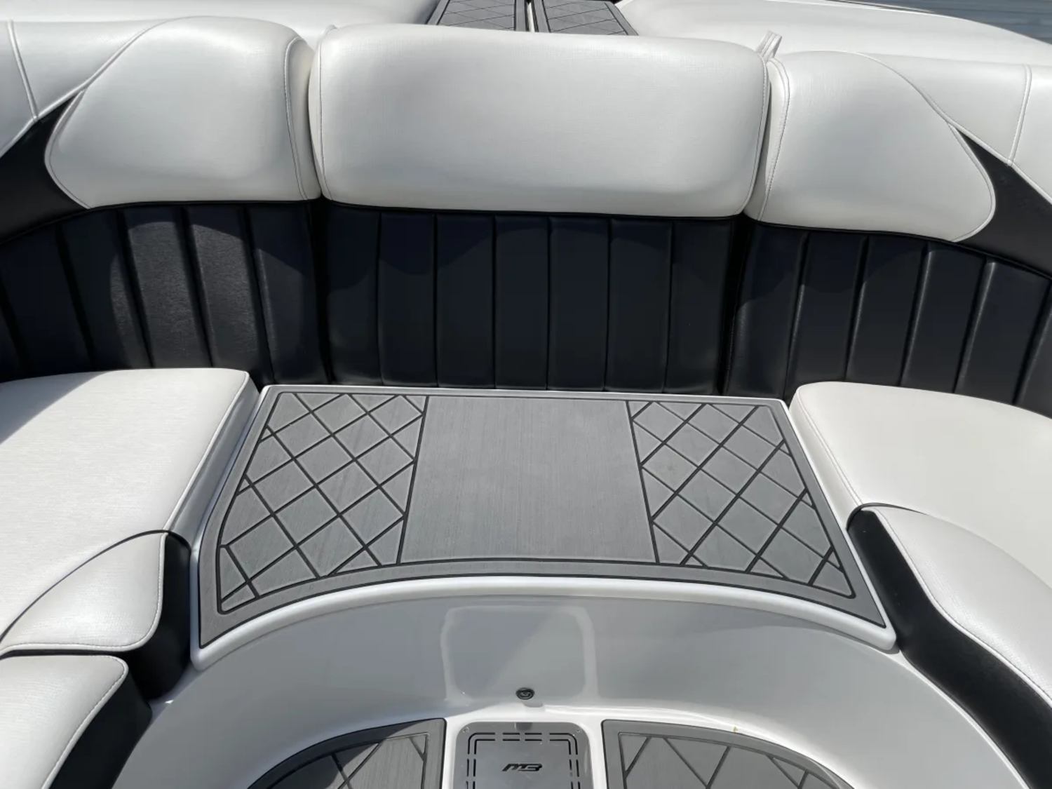 2020 MB Sports Boats B52 23