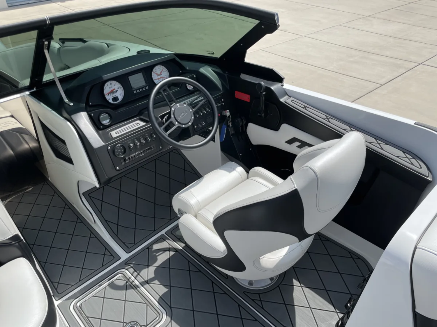 2020 MB Sports Boats B52 23