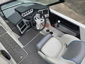 2019-mastercraft-nxt20-144993-image10