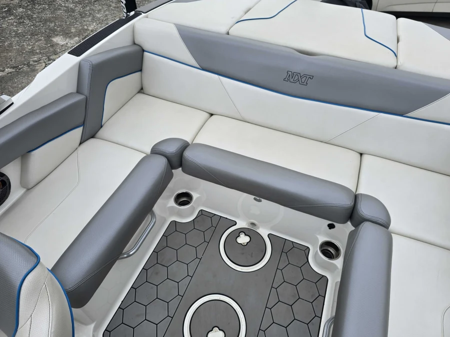 2019-mastercraft-nxt20-144993-image11