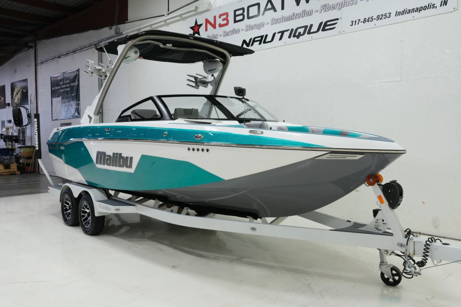 2021 Malibu 23 LSV