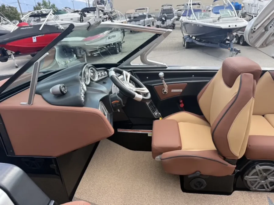 2017-mastercraft-x23-145018-image14.webp