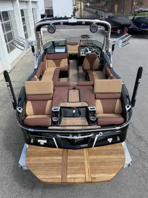 2017-mastercraft-x23-145018-image19.webp