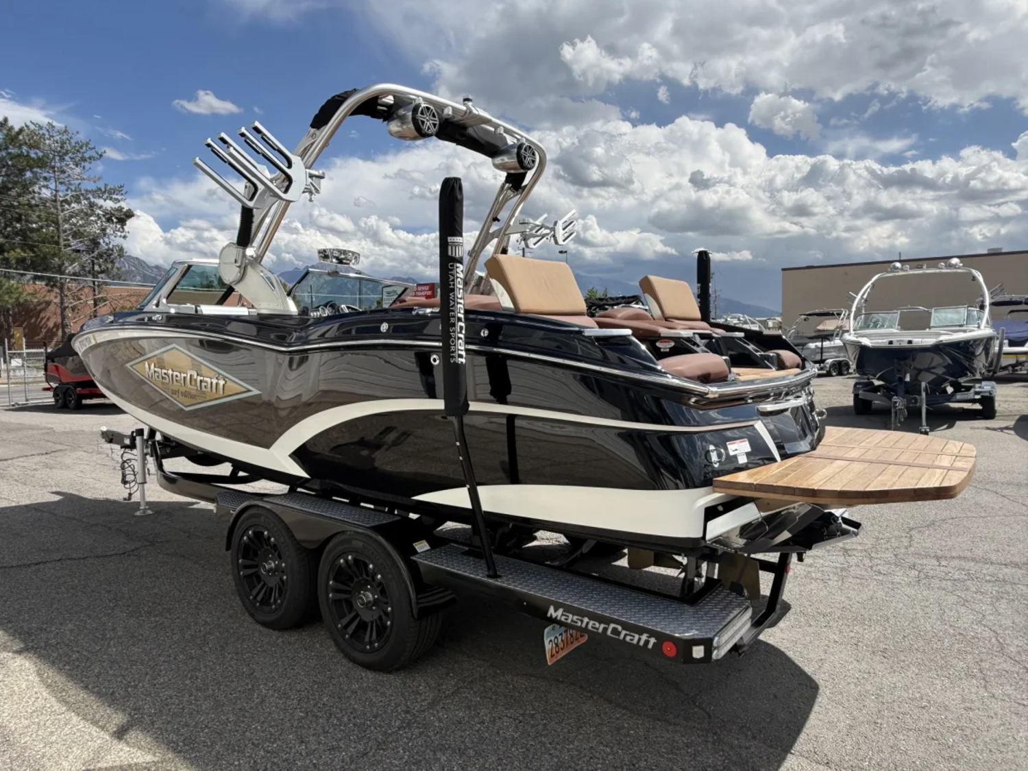 2017 23' MasterCraft X23 Surf Edition