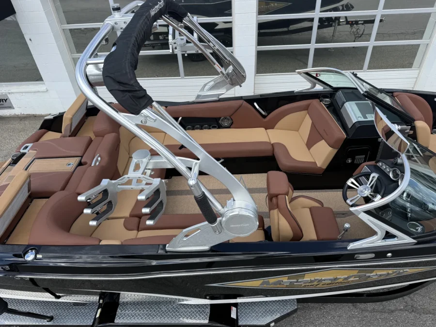 2017-mastercraft-x23-145018-image7.webp