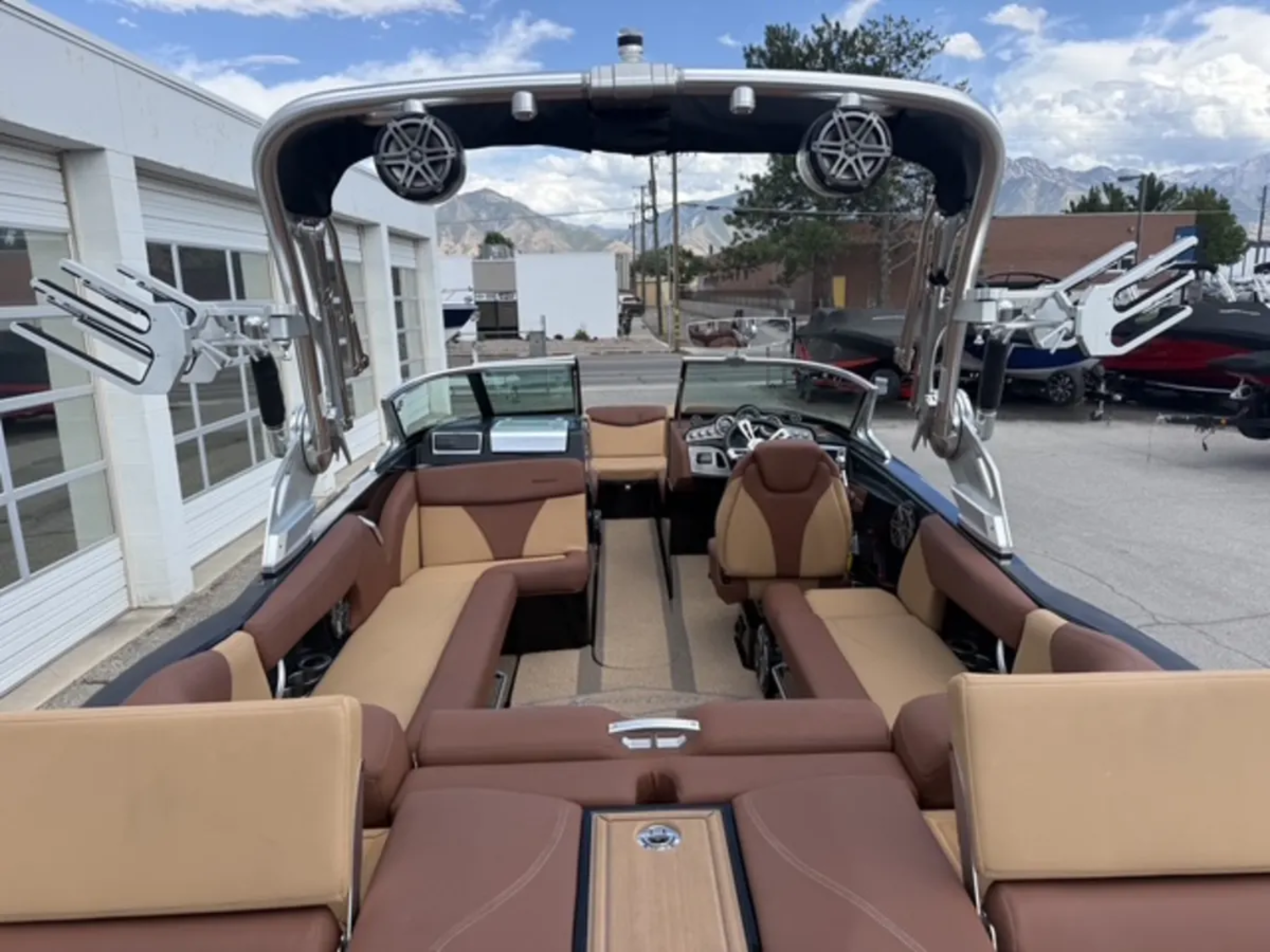 2017 23' MasterCraft X23 Surf Edition