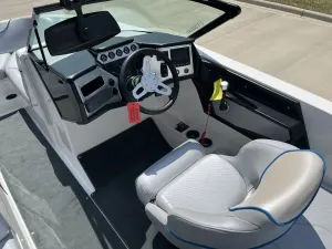 2017-mastercraft-nxt22-145019-image8.webp