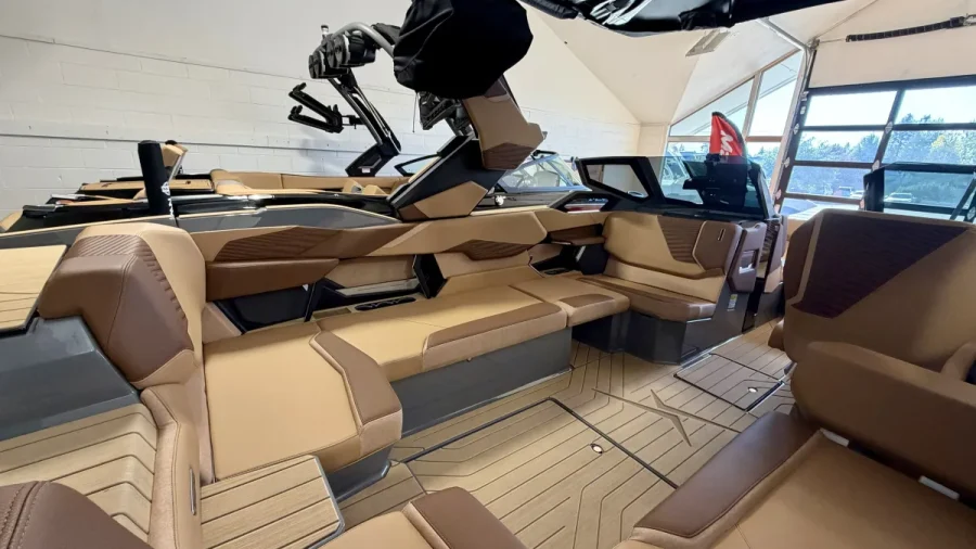 2026-mastercraft-x24-145022-image6_165751.webp