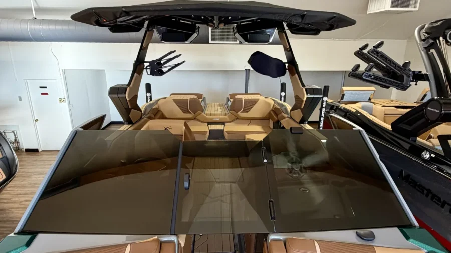 2026-mastercraft-x24-145022-image8_165752.webp