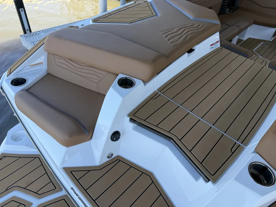 2025-nautique-g23-145030-image16.webp