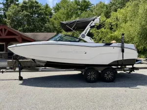 2027 MasterCraft XT22  Icon
