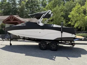 2027 MasterCraft XT22  Icon