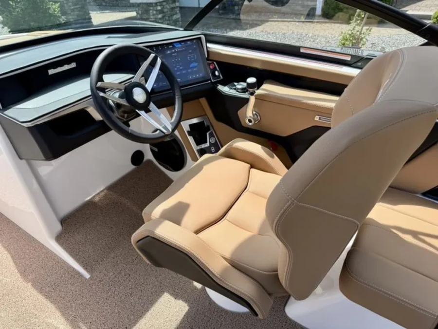 2027-mastercraft-xt22-146248-image6.webp