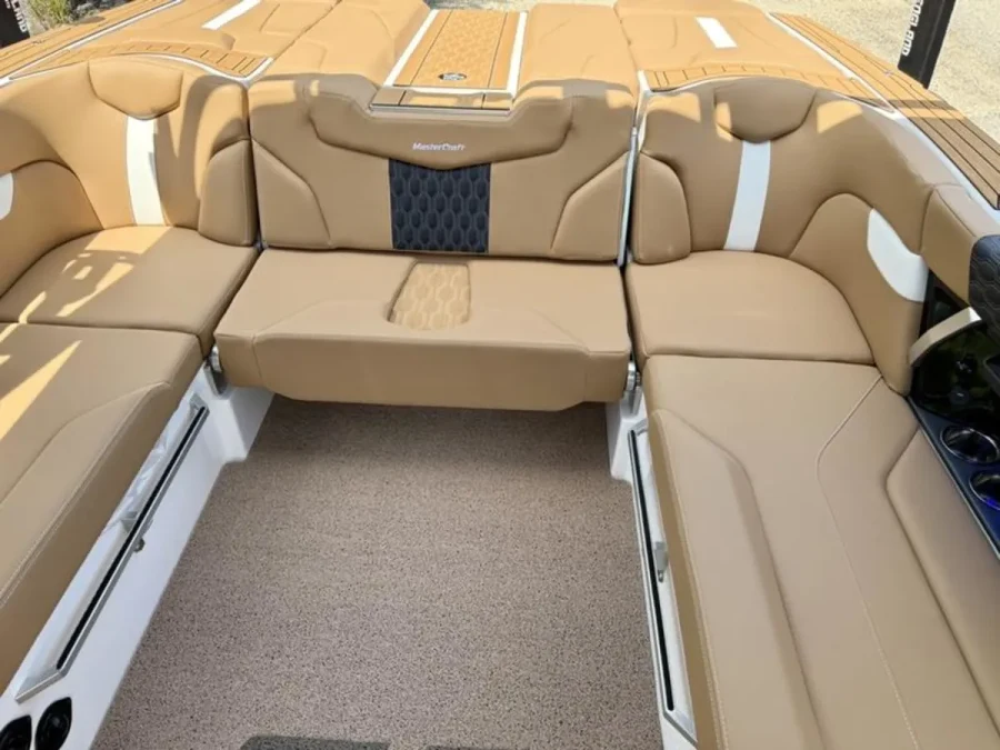 2027-mastercraft-xt22-146248-image9.webp