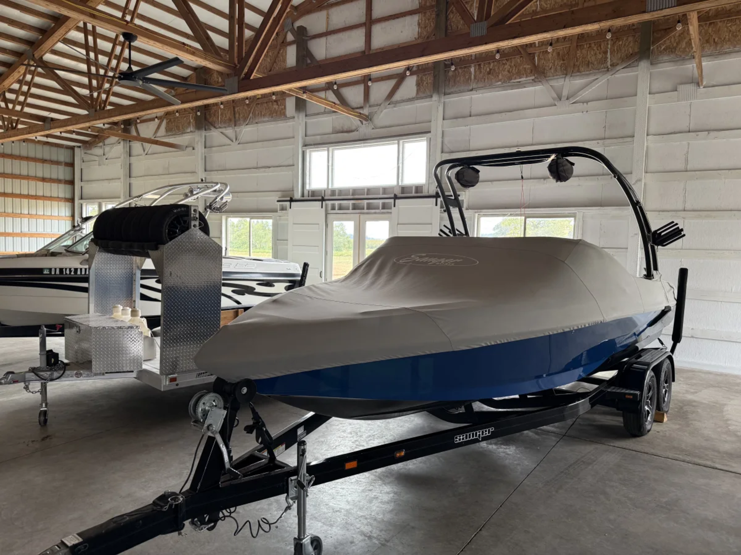2016 Sanger Surf V237 Wakeboard Boat