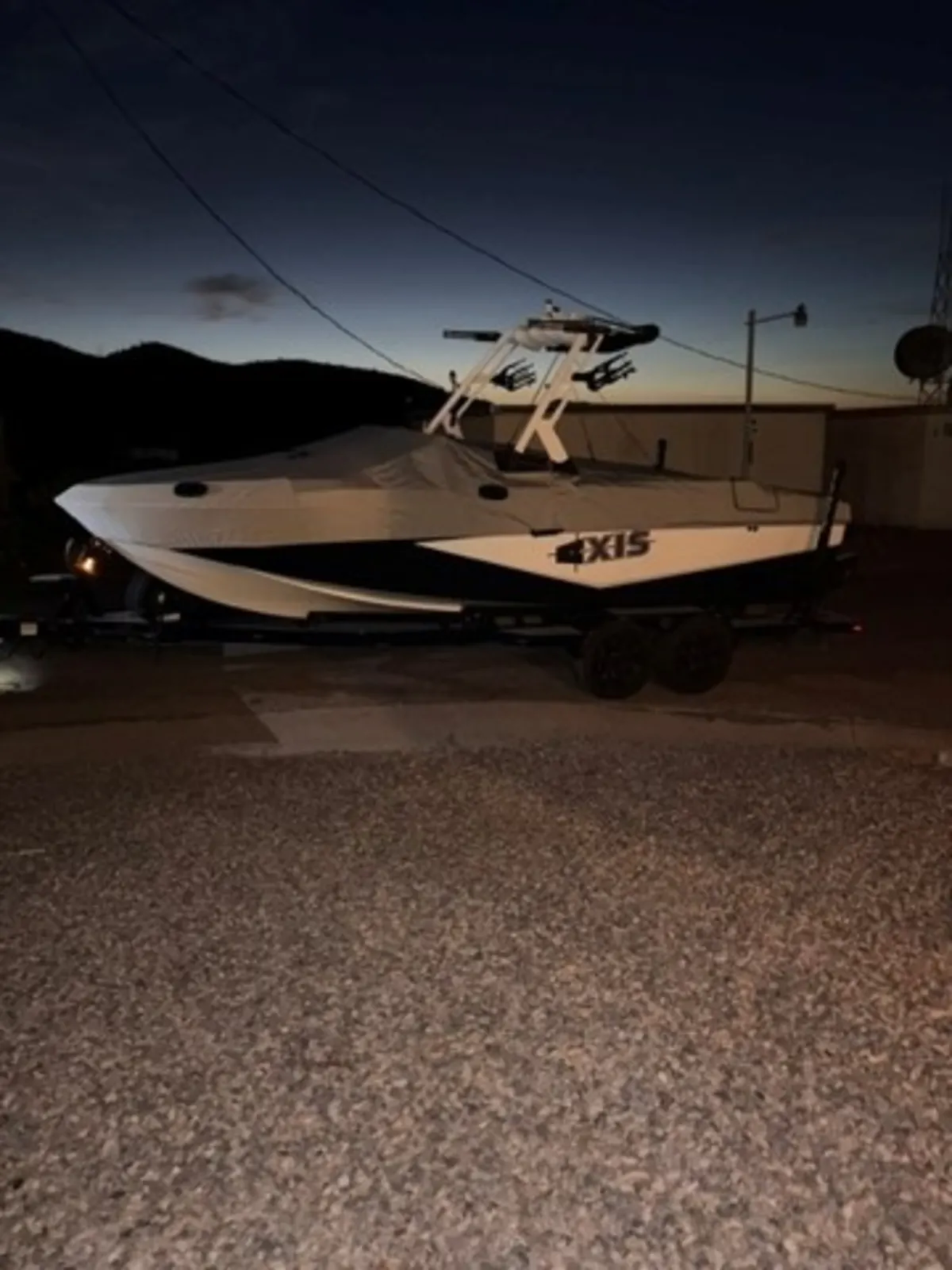 2024 Axis Boats T235