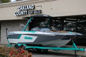 2022 Malibu 24 MXZ Wakesetter - New Arrival!! Only 124 Hours!! Icon