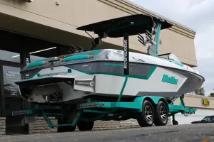 2022 Malibu 24 MXZ Wakesetter - New Arrival!! Only 124 Hours!! Icon