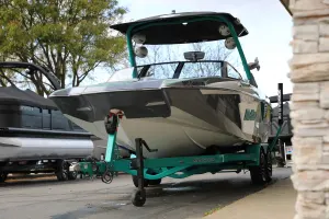 2022 Malibu 24 MXZ Wakesetter - New Arrival!! Only 124 Hours!! Icon