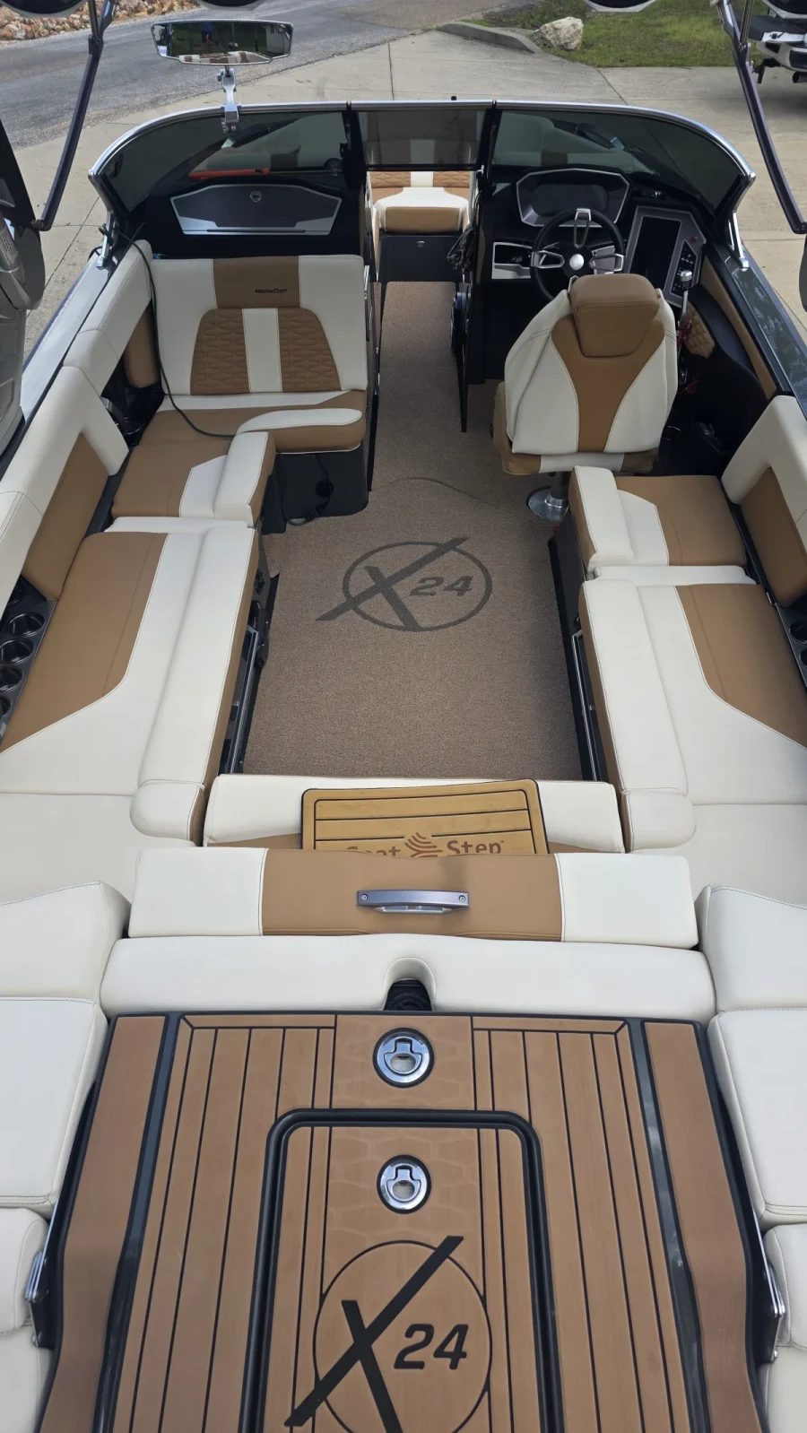 2021-mastercraft-x24-146324-image2.webp