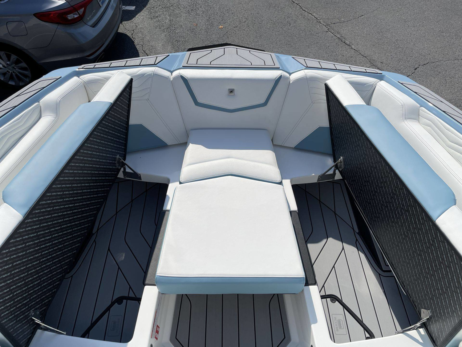2027 Nautique G23